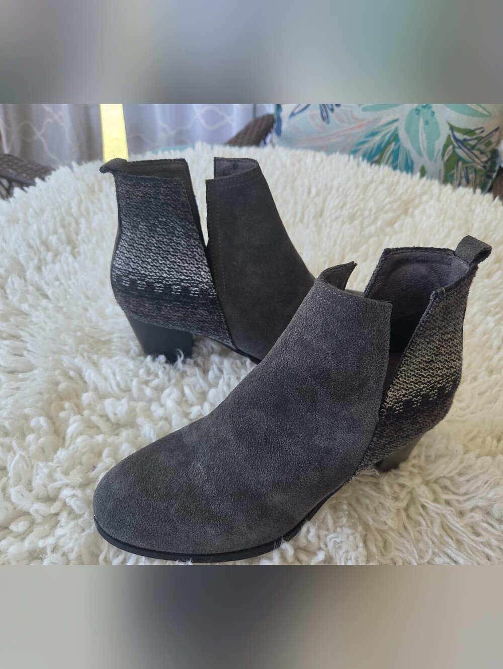 Minnetonka Women’s Gray Suede Ankle Boots Stylish Pull-On Heeled Booties. Sz 9